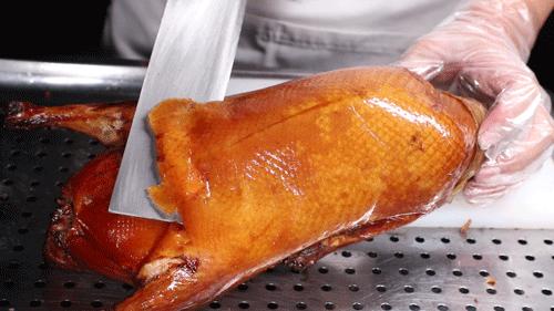 鸭肉和鸡肉哪个烤着好吃,鸭子怎么烤才能脆皮有光泽漂亮