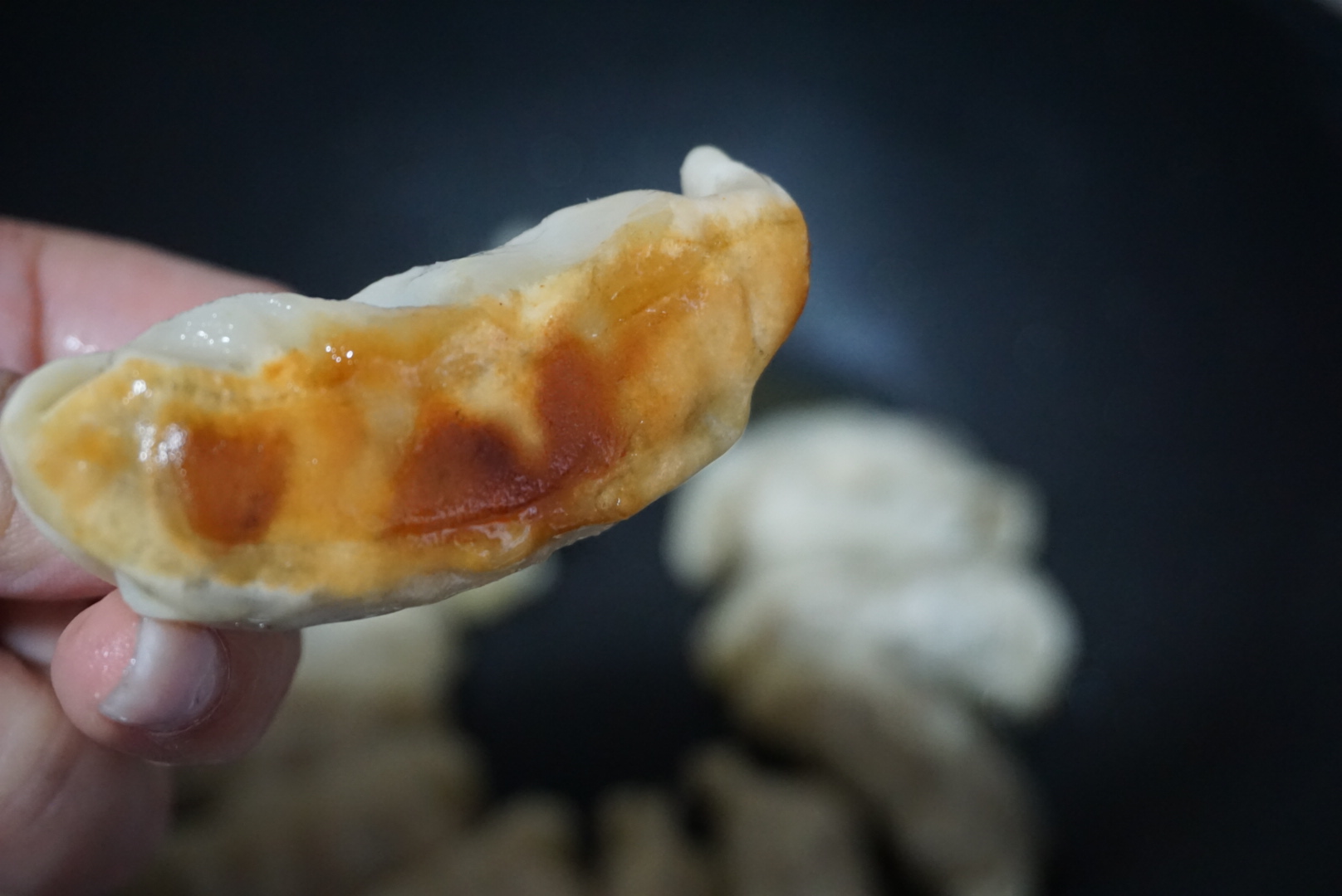 抱蛋煎饺中蛋液需要加水吗,网红蛋饼煎饺的做法