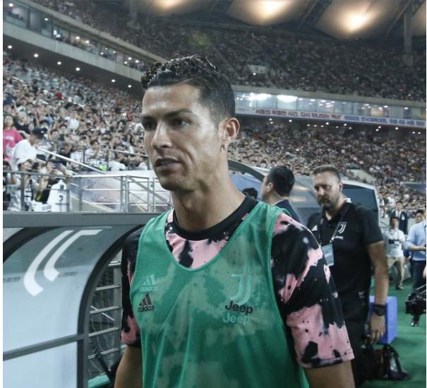 c罗韩国行为引发韩球迷强烈不满,孙兴慜怎么看待c罗韩国行