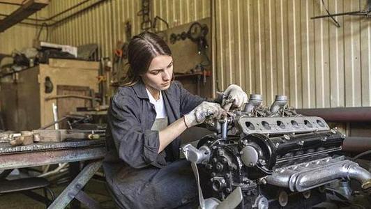 车内地毯进水如何弄干,车辆地毯进水了怎么办