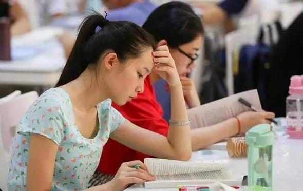 学费2万8的大学要去吗？过来人才知道，值不值得或将取决于专业