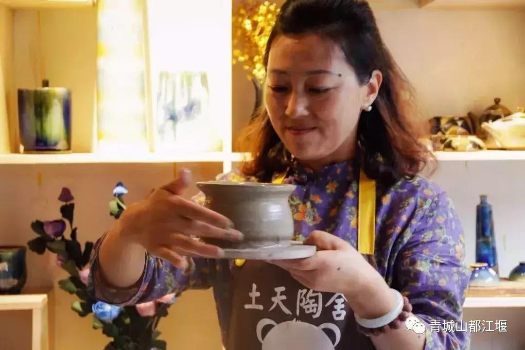 拒绝“人从众”！这个国庆必须到都江堰耍个“懒”，老街茶房、泥塑木作、古园书屋，快来享受你的小闲趣~