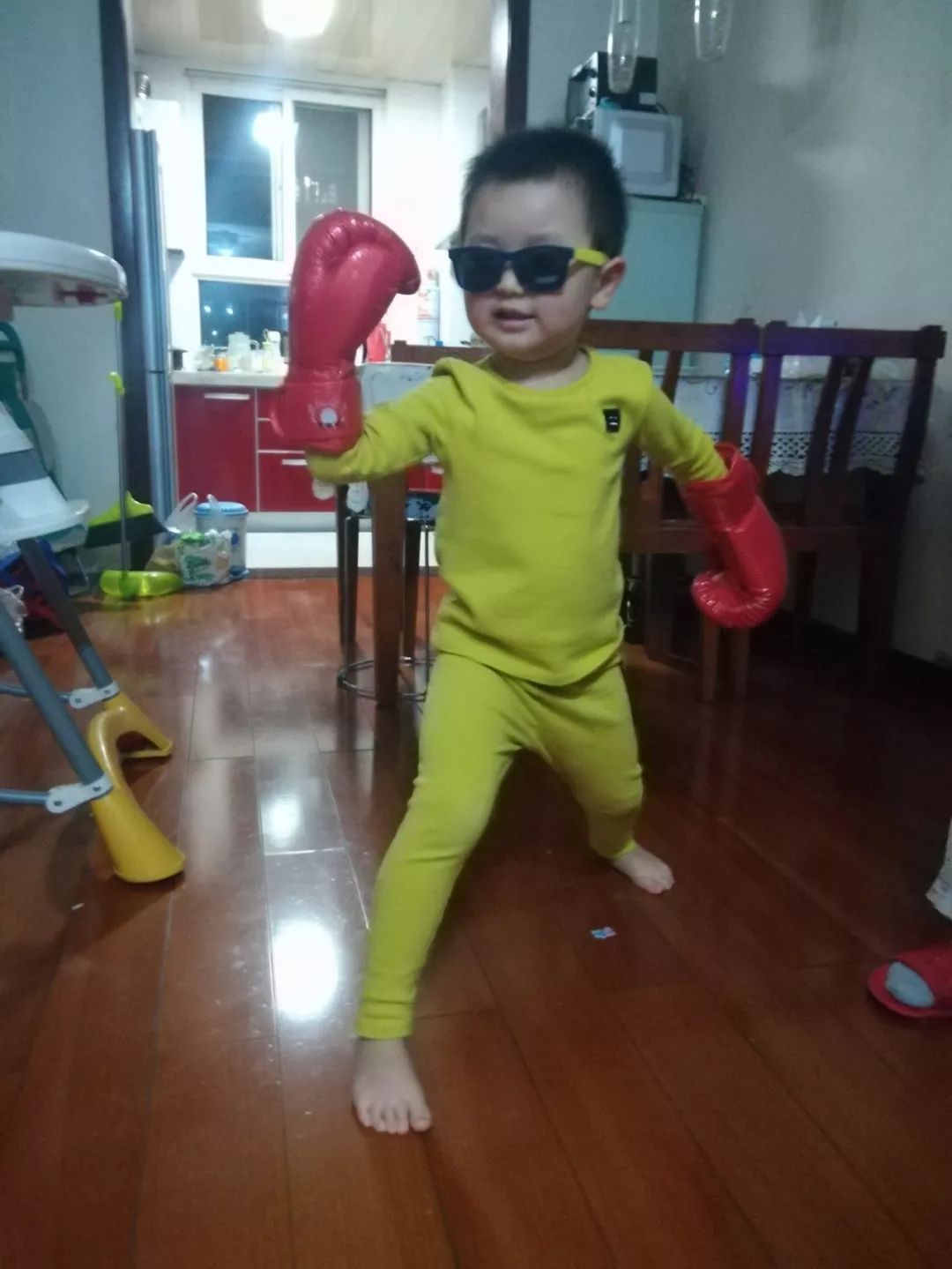 宝宝太阳眼镜怎么选?凹造型先等等,看看这几个标准有没有?