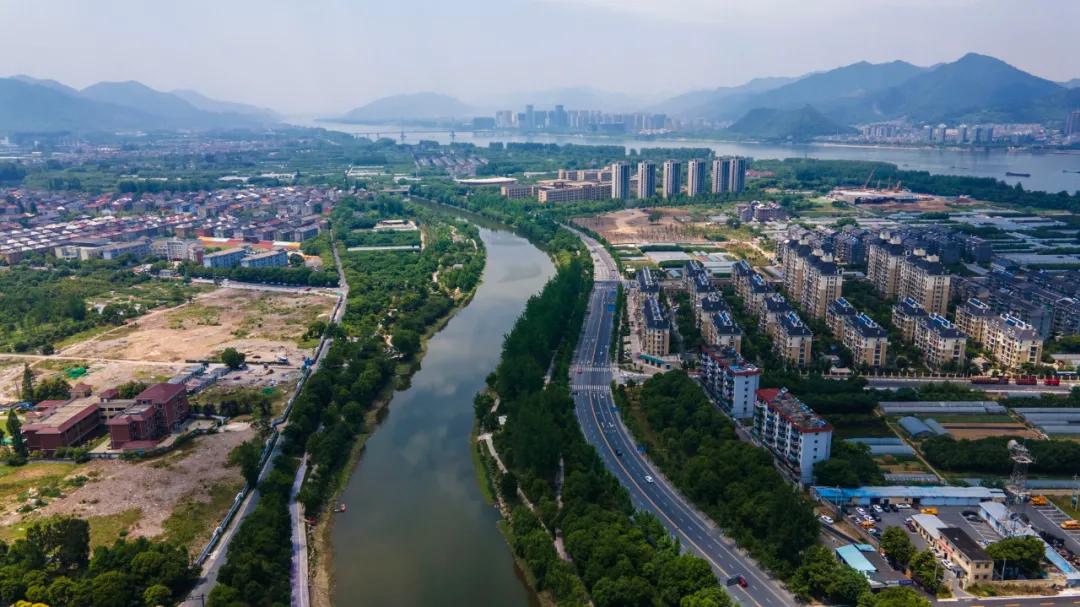 造纸厂变身绿地公园！富阳出现了一个超大草坪，相当于4.5个足球场！