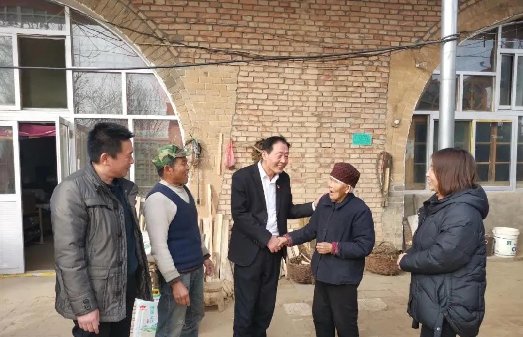 乐善好施被称为“福清哥”记陕西闽发房地产开发公司总经理唐孝标