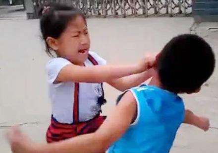 男孩太娘是什么原生家庭引起的,为什么有些男孩子特别娘