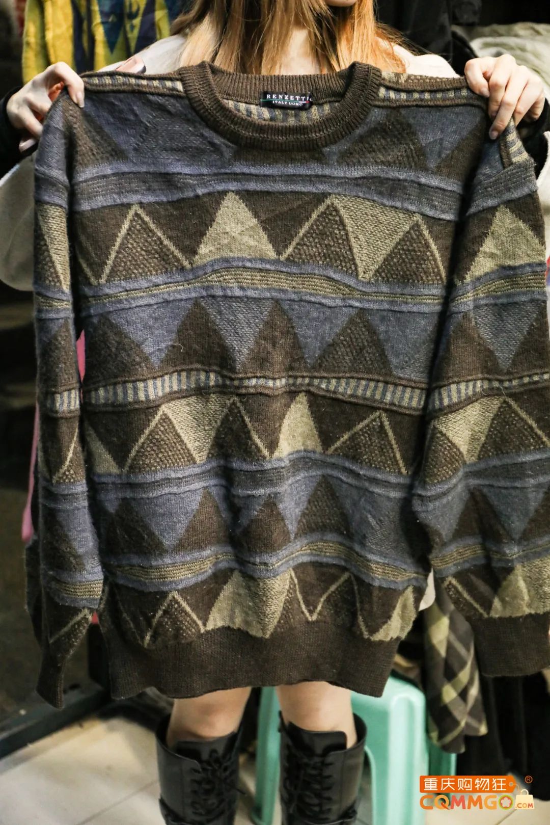 解放碑一层楼卖衣服,解放碑二手衣服市场