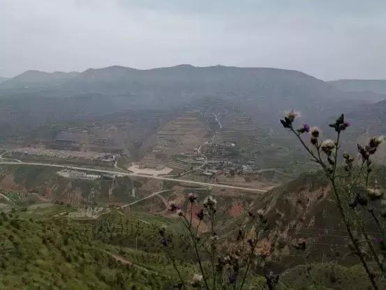 毛主席率红军长征翻过六盘山，习*平近**总书记叮嘱让这里的群众尽早脱贫