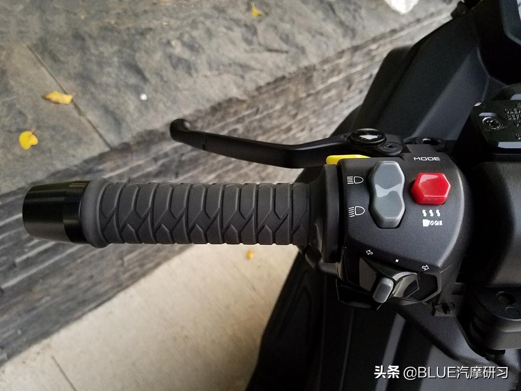 光阳ak550踏板车有什么黑科技,2022款光阳ak550踏板最高时速