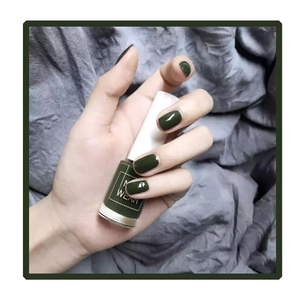 适合黄黑皮裸色指甲油,4款显手白的指甲油颜色淡粉色