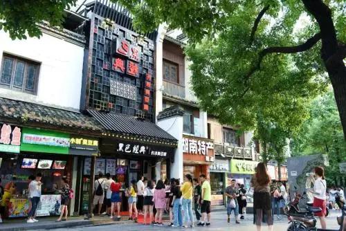 单店月租十几万,半月营业额为“0”,还有2000余家加盟店……“黑色经典”启动“全员激励计划”