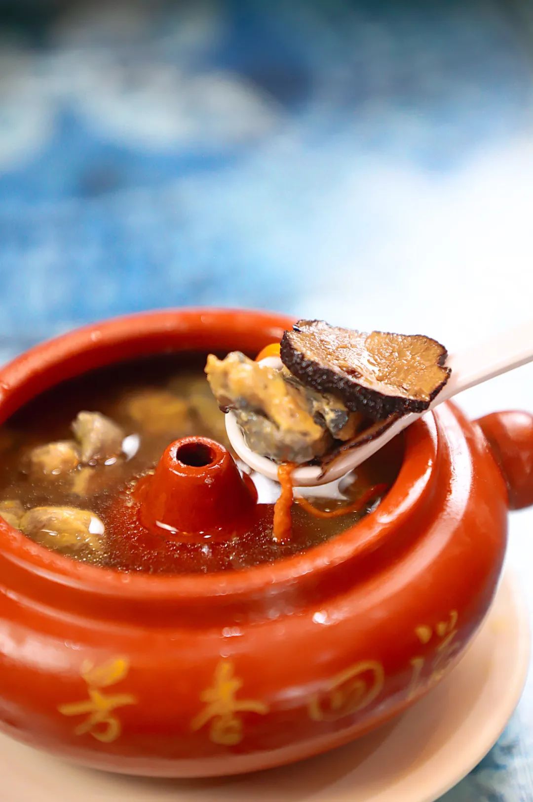 过桥米线汤底的简易做法,过桥米线汤底是什么做的