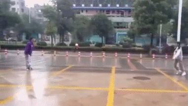 搞笑动图gif微信表情包2019,搞笑动图笑得肚子痛