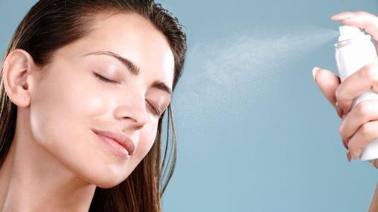 化妆卡粉浮粉不服帖怎么办,化妆怎么不卡粉浮粉