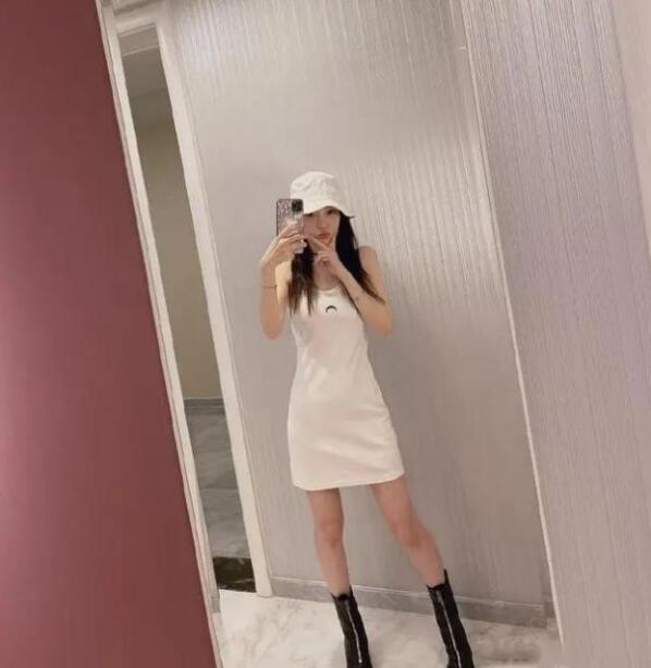 浠庡奖鍚庡埌缃戠孩鐨勬潕灏忕拹,鏉庡皬鐠愪粠褰卞悗鍙樻垚缃戠孩