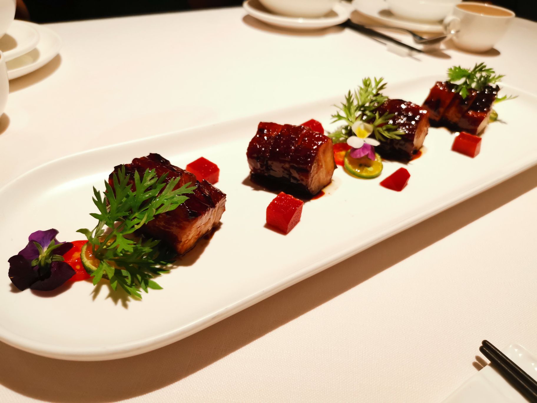 这家广州二十年老牌粤菜馆,私厨出品过硬不愧为米其林一星