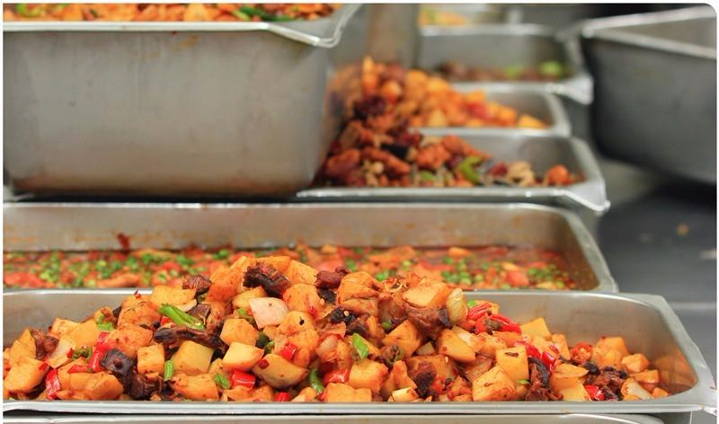 吃在“远航大酒楼”,绵阳学生的最高伙食标准