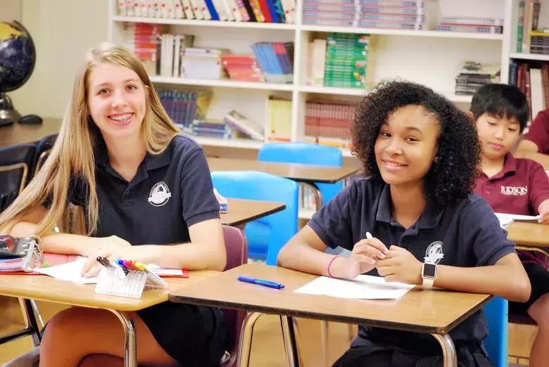 这所毗邻美国常青藤名校的中学,为何备受中国学生推崇?