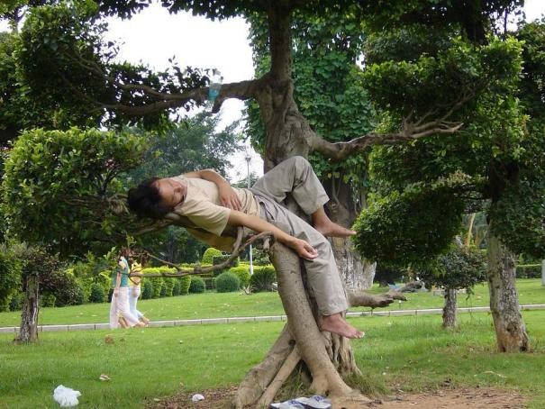 一招快速解决女性腰疼的方法,年轻女孩腰疼是什么原因引起的