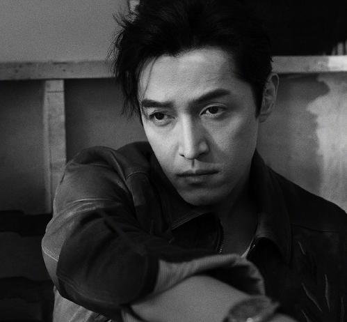 胡歌帅到炸裂,胡歌最新写真再显文艺气息