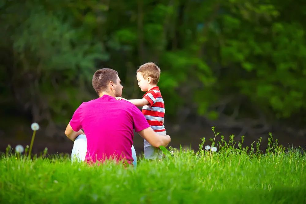迪士尼噗噗熊被打，家长叫嚷“道歉了还想咋”：没有边界的爱是害