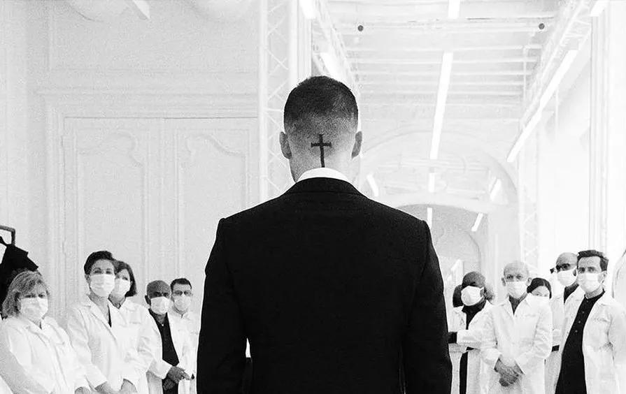 yeezygap美国首发,yeezygap国内外版本一样吗