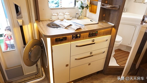 亚特尊领ST型双拓展房车大额头+奢华内饰售59.5万