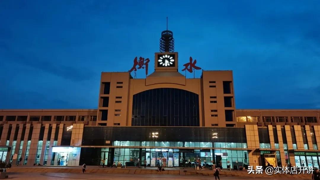 开餐馆亏本做吃播年入百万，560斤的河北小伙比“泡泡龙”还拼