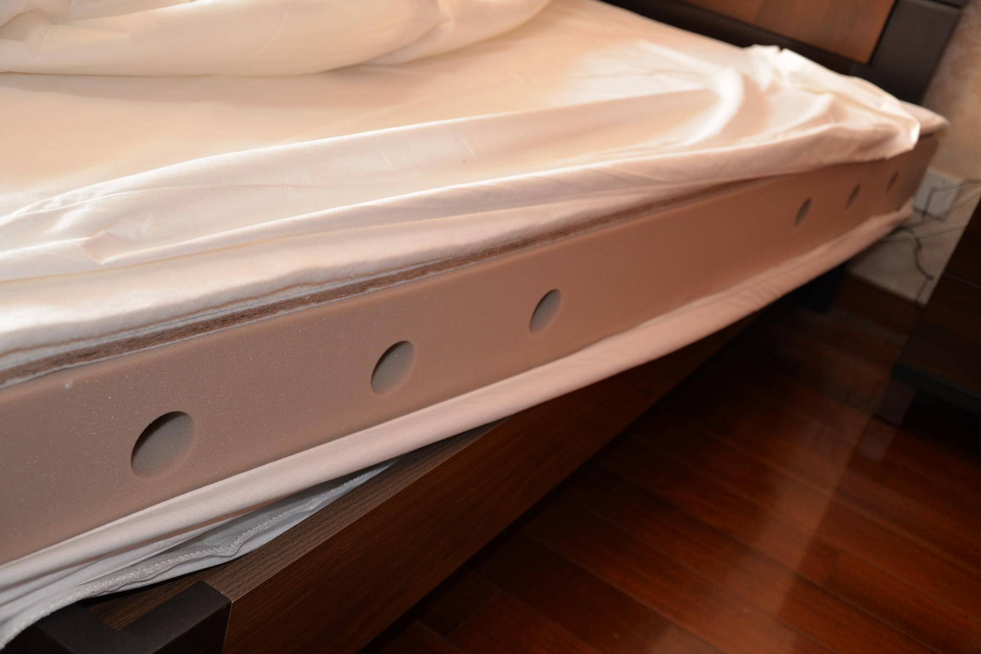 孝敬父母篇二:你们的满意是我的目标—8H黄麻透气护脊床垫