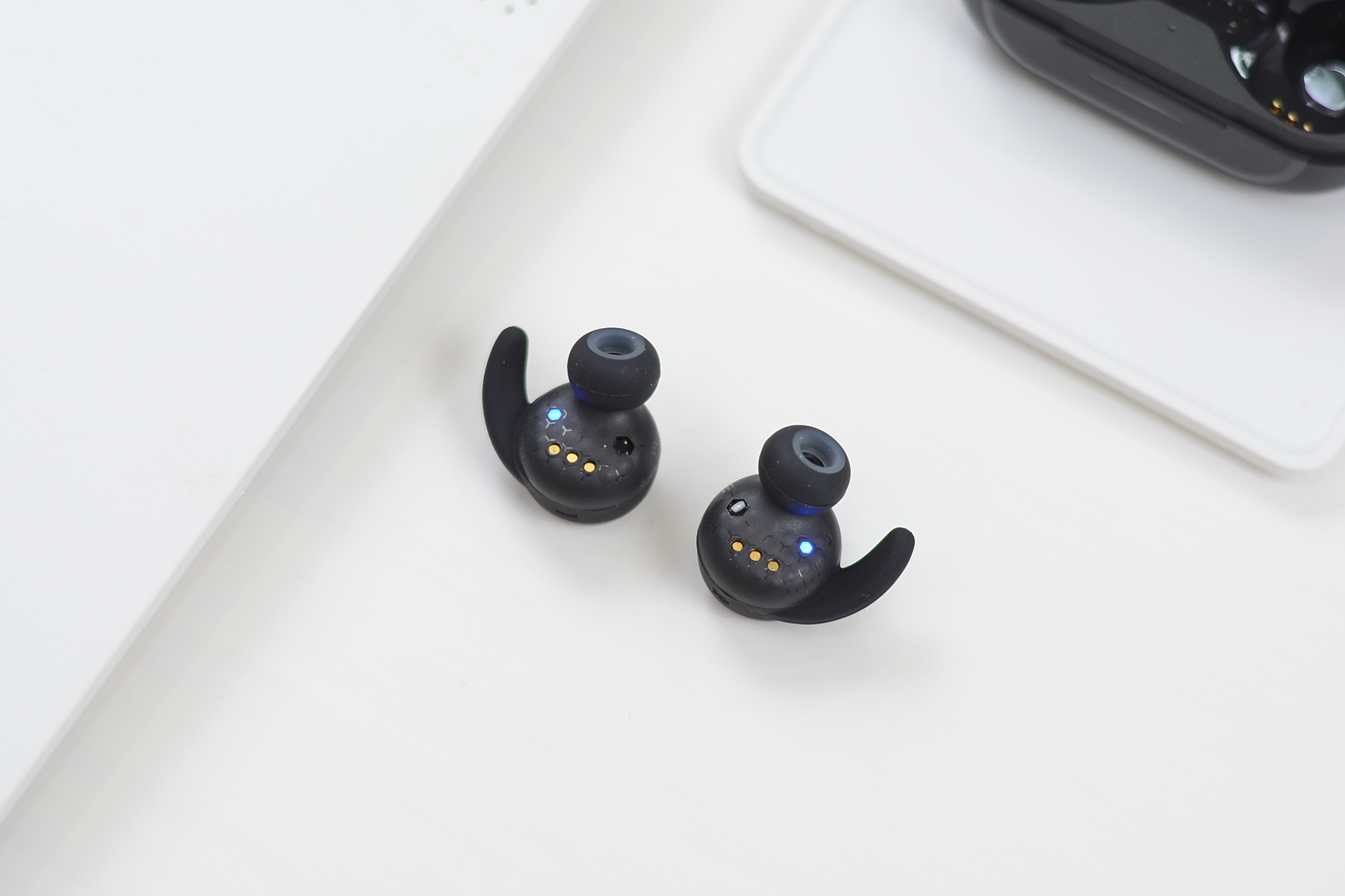 jbltune130nc入耳式无线耳机,专业人士jbl头戴式耳机推荐