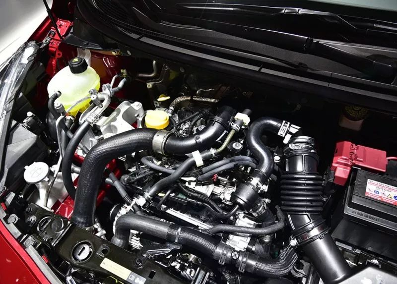 飞度对比玛驰,日产玛驰对比本田飞度怎么选