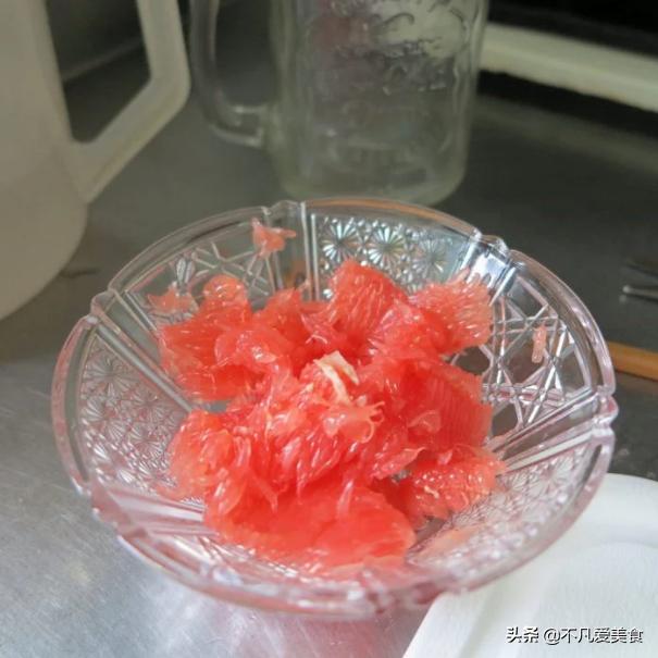 葡萄柚气泡饮，入口有炸裂感，感觉劲爆