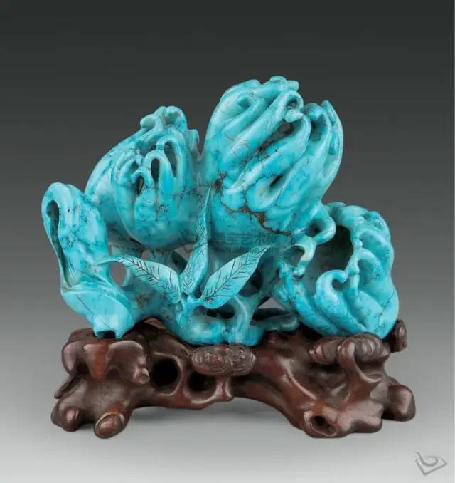 绿松石是一种非常古老的宝石,绿松石的真实历史