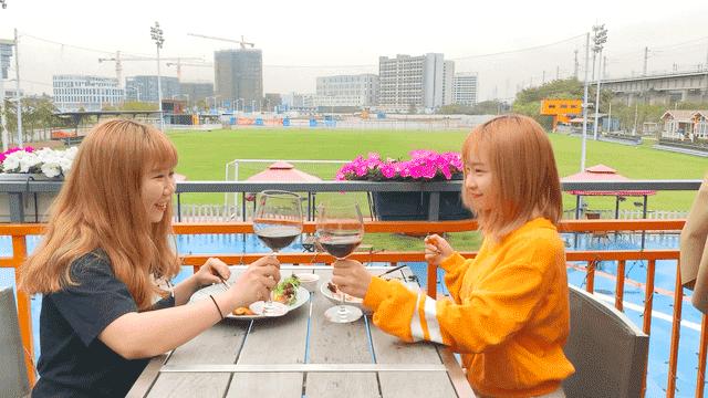 13000㎡运动餐厅，包足球场，打卡网红玻璃屋，集装箱，涂鸦楼梯