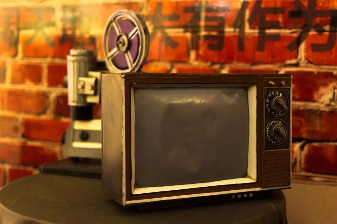 小时候没有暖气过冬视频,小时候没有空调的夏天都怎么过