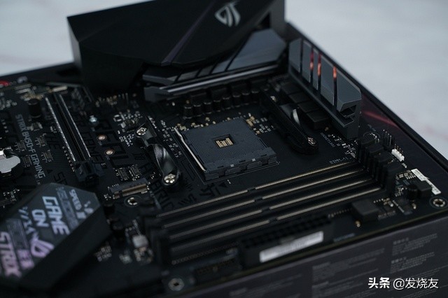 沉默是金~NZXTH700黑金电脑水冷装机秀