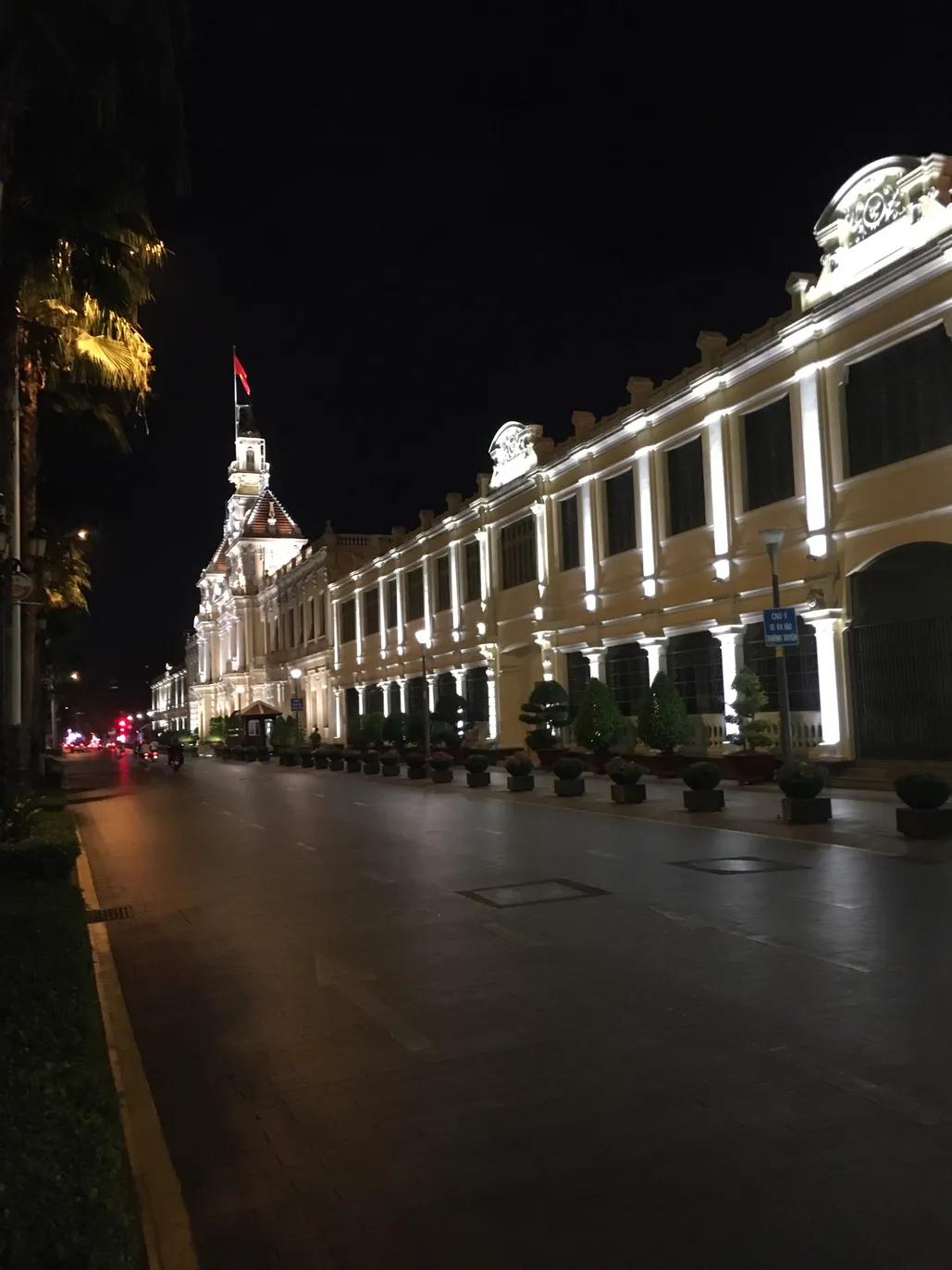 胡志明西贡故事,西贡和河内对比