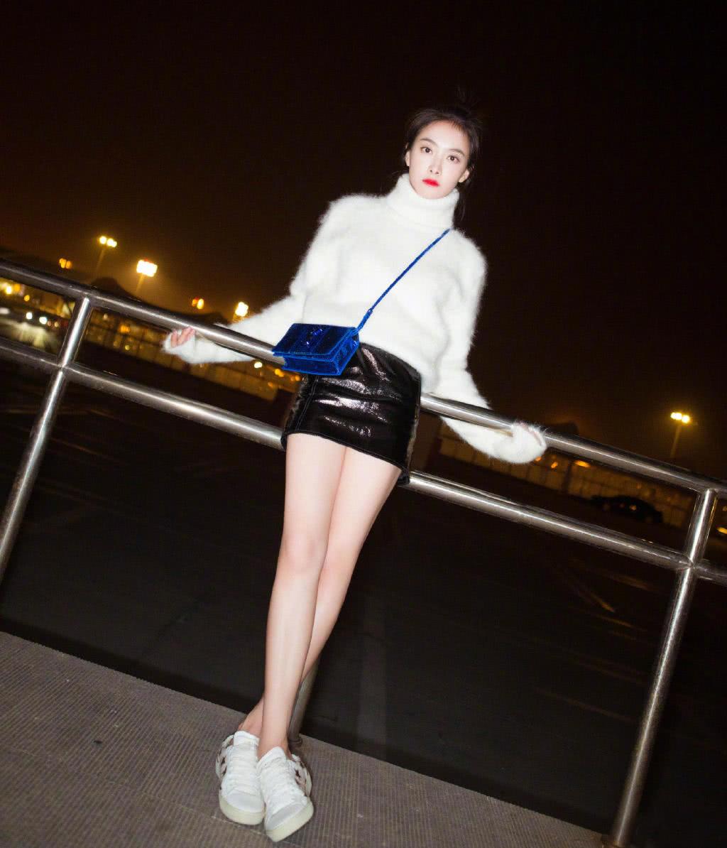 瑜伽劈叉转髋的锻炼方法,如何学会屈髋居家锻炼翘臀不粗腿