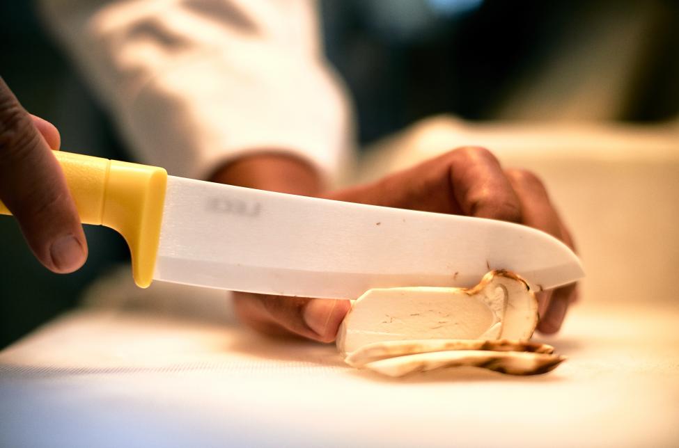 新鲜松茸怎么吃这些吃法值得一试,新鲜松茸清洗后吸水量大保存方法