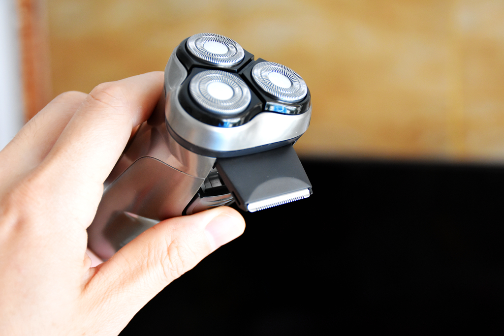 映趣剃须刀黑色和银色区别,真香剃须刀评测