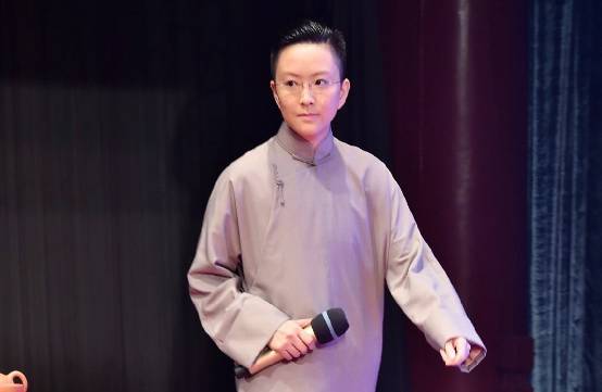 一个只争第一的姑娘,在台上扮男人却成了“头牌”