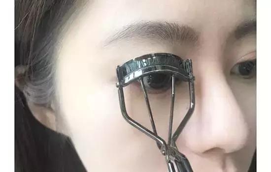夹睫毛正确方法教程,睫毛夹睫毛怎么做才能好看