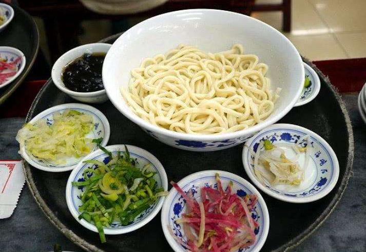 明星开饭店倒闭,孟非和岳云鹏开面馆视频