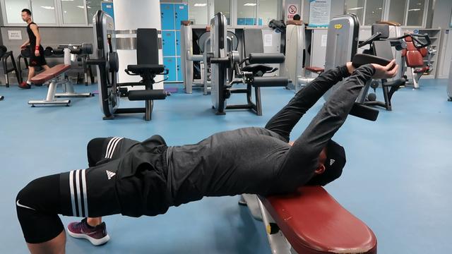 不练背先练动作,练背部的健身训练动作