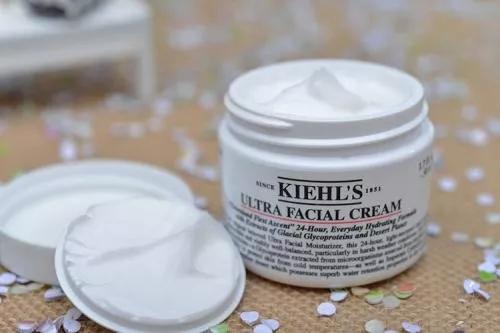 查获7000万假烟,查获800瓶冒牌酒