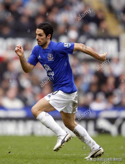 曾经风靡98世界杯的彩色pumaking,如今低调变身成贝莱林小黑鞋