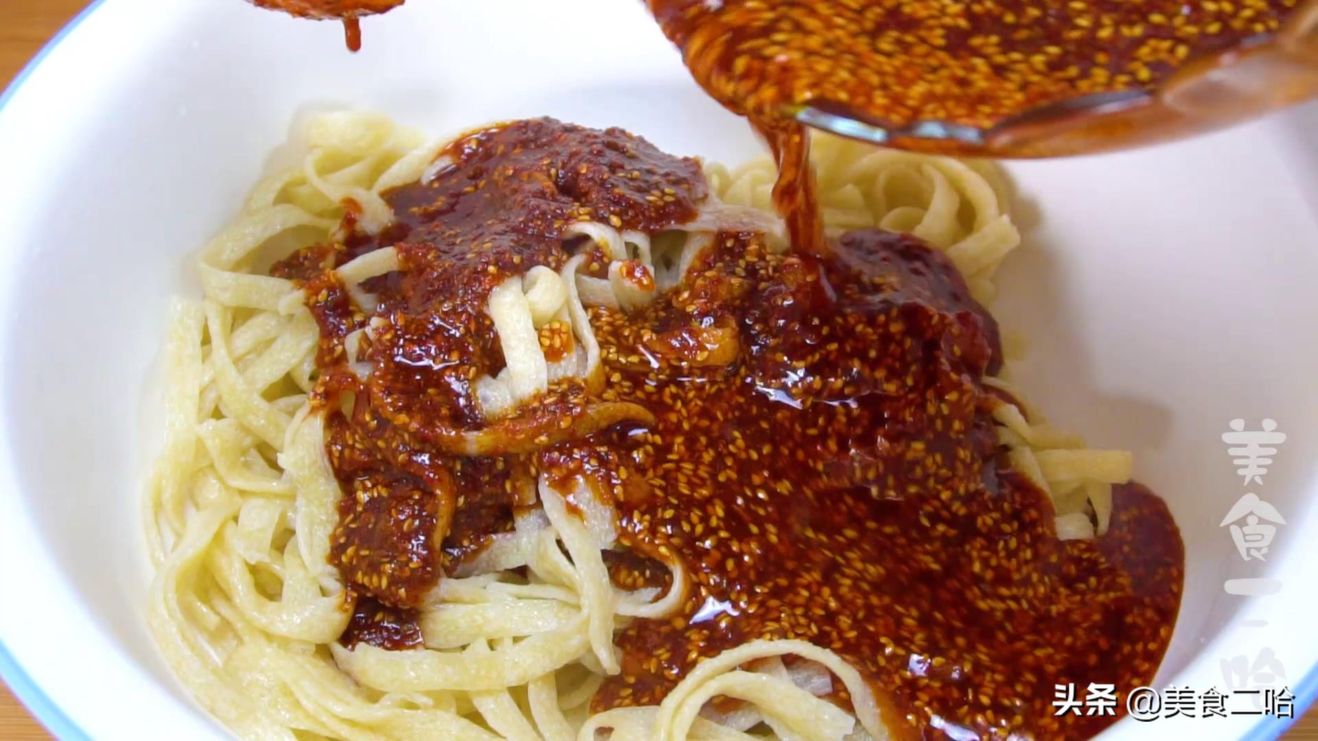 辣条不健康食品的做法,辣条的不卫生做法