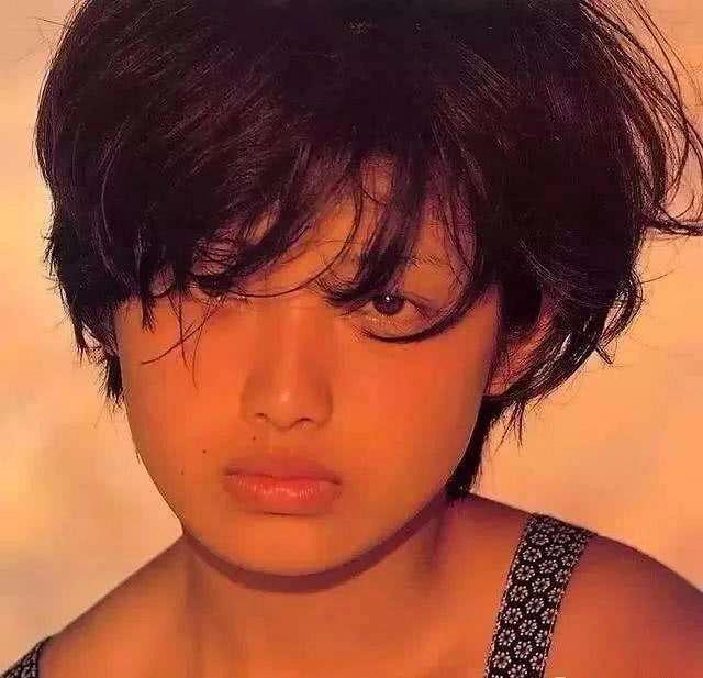 山口百惠和她的两个儿子,山口百惠21岁1980年隐退纪录