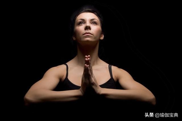 瑜伽每天必练8个动作60岁,瑜伽每天必练8个动作50岁