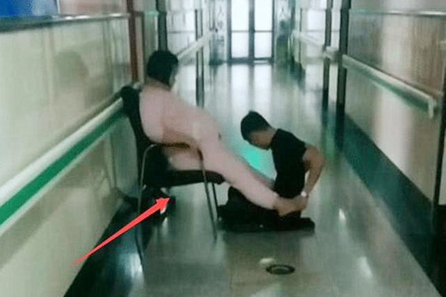 吃尽了分娩前的苦，被老公的动作感动，网友：宝贝你爸爸真的很好